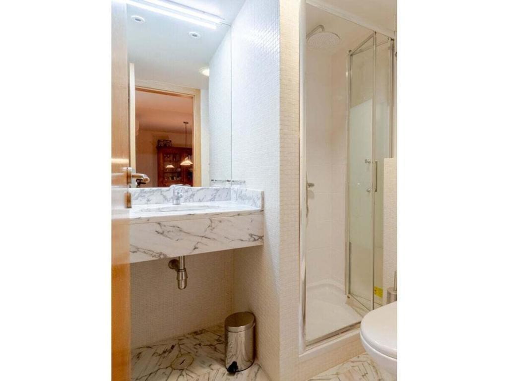 With 1 Bedroom Botel