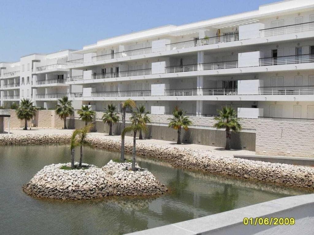 With 1 Bedroom Botel Lagos