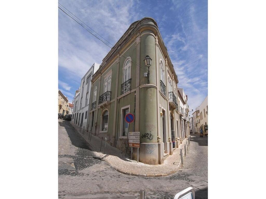 With 1 Bedroom Botel *